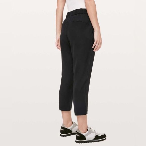 LULULEMON | On The Fly Crop Pants 23" in Black, Size 8 - Picture 3 of 12